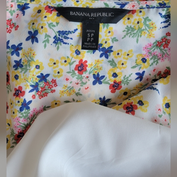 EUC Size S Banana Republic Tank Top Blouse. Lightweight and Lined. Beautiful. - Picture 9 of 10